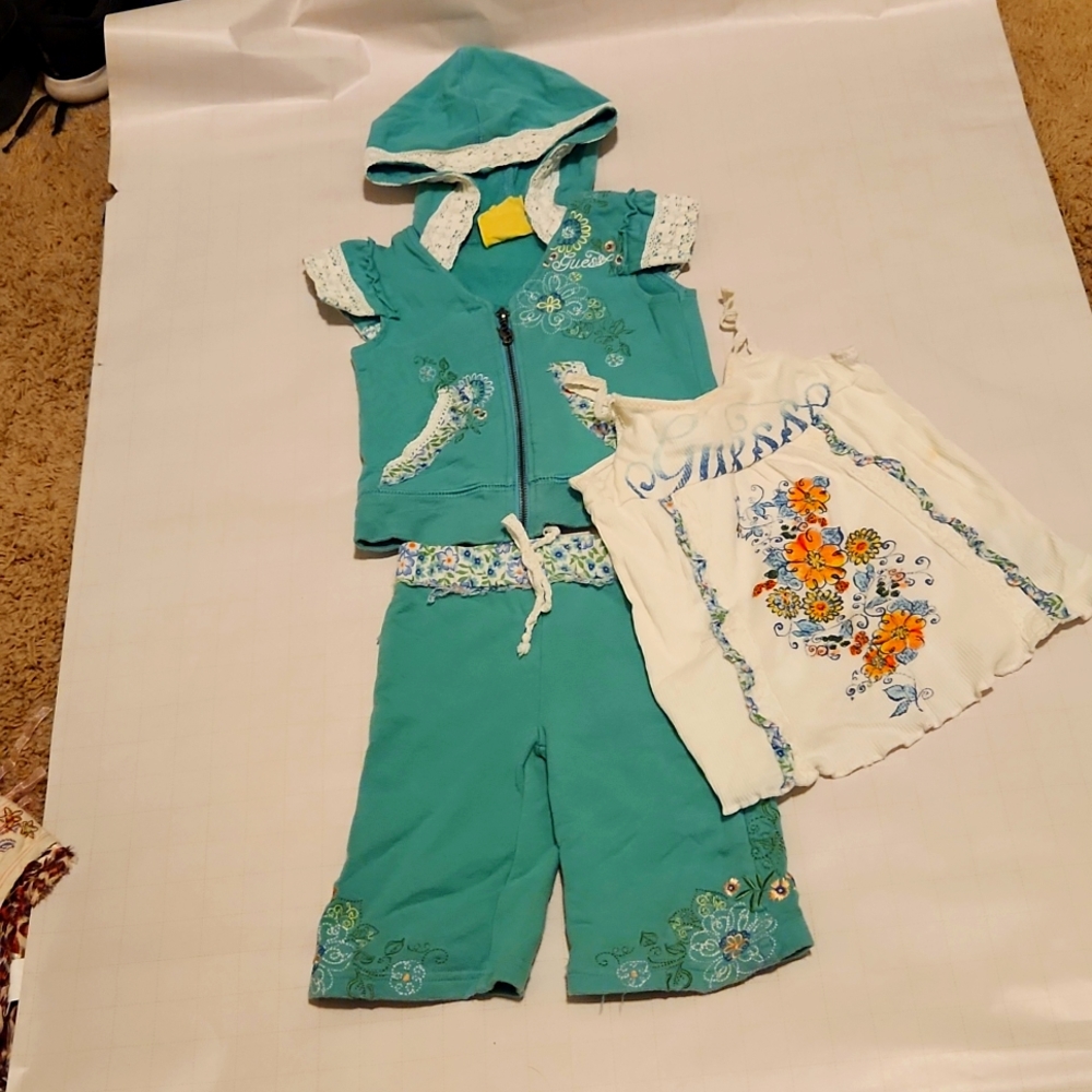 Guess size 2t three piece matching capri set